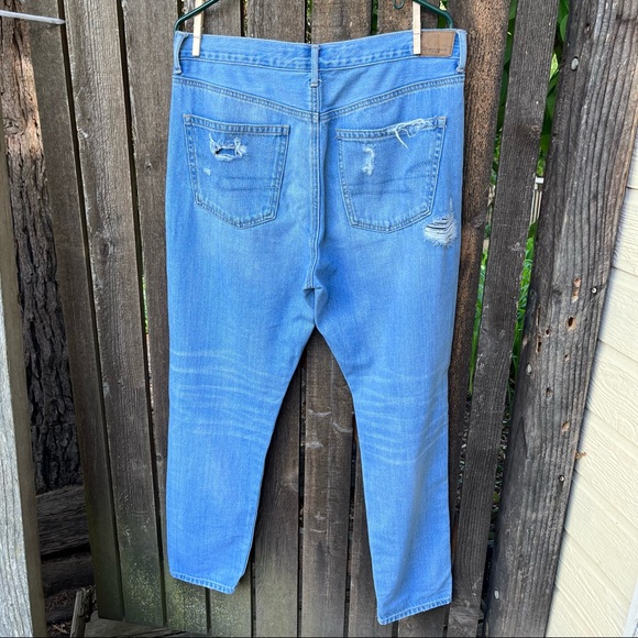 American Eagle Hi-Rise Girlfriend Distressed Light Wash Buttonfly Jeans Sz 12 - Picture 8 of 14